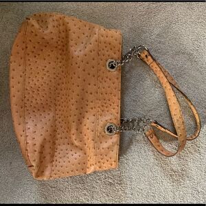 Gorgeous tan ostrich style handbag M/L